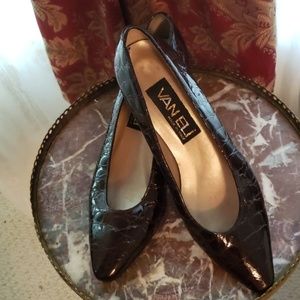 VAN ELI BROWN PATENT HEELS SZ 6.5